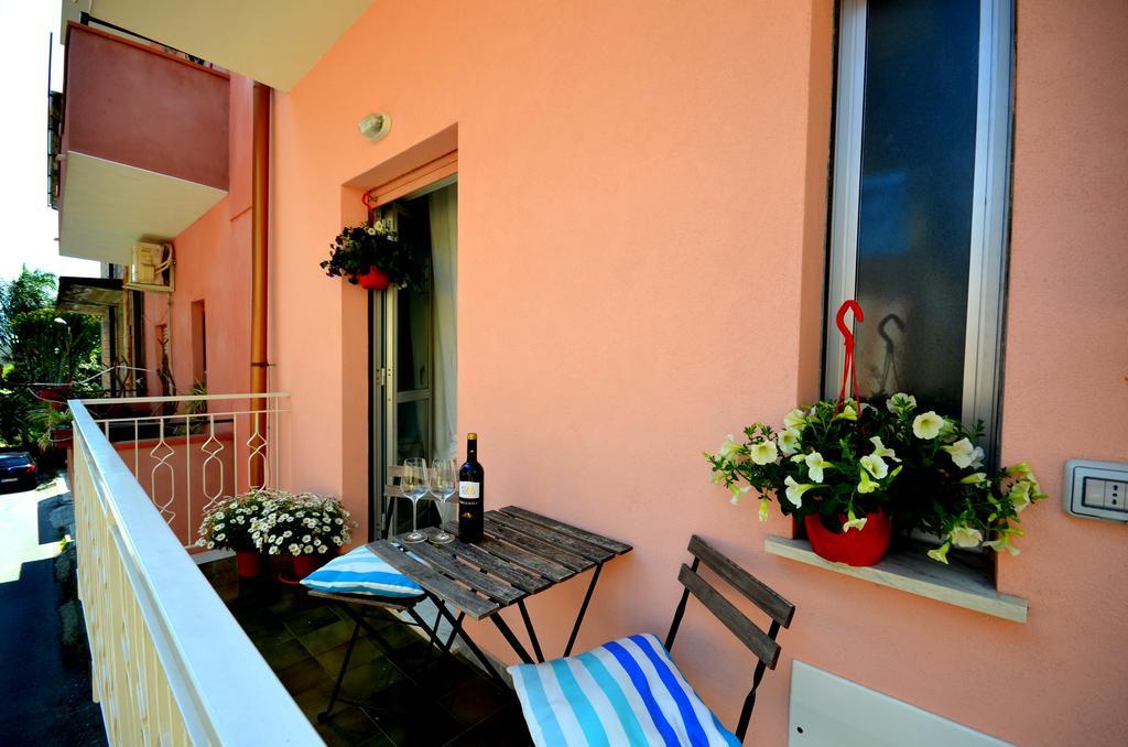 Naxos Sea Holiday Apartments Giardini Naxos Luaran gambar